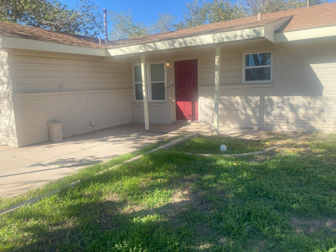 Primary Photo - Gorgeous 3 bedroom 2 bath home near Marcy ...