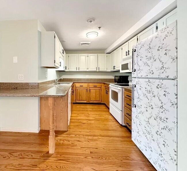 Building Photo - 39 Parlin St