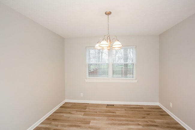 Building Photo - 8223 Maple Leaf Ct