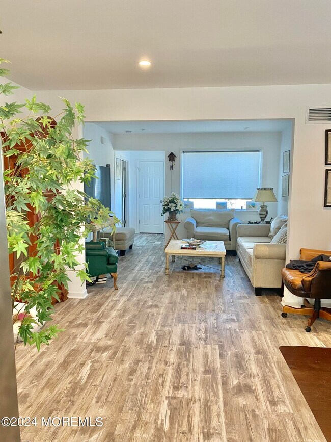 Foto del edificio - 1423 Sommers St