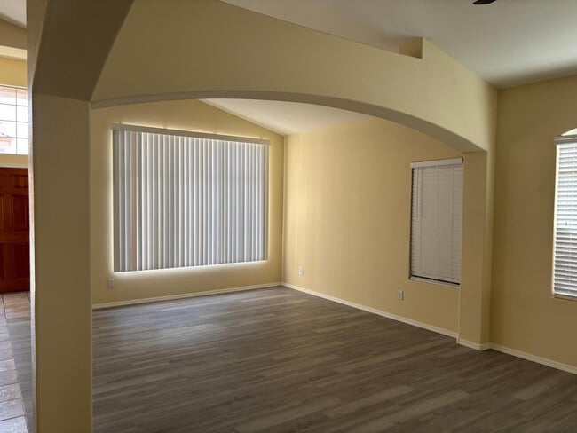 Foto del edificio - 4740 E Bighorn Ave