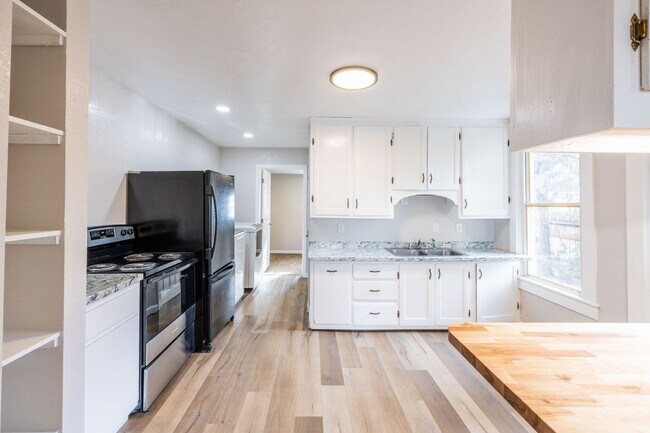 Foto del edificio - Newly Remodeled 1 Bed / 1 Bath apartment in Idaho Falls