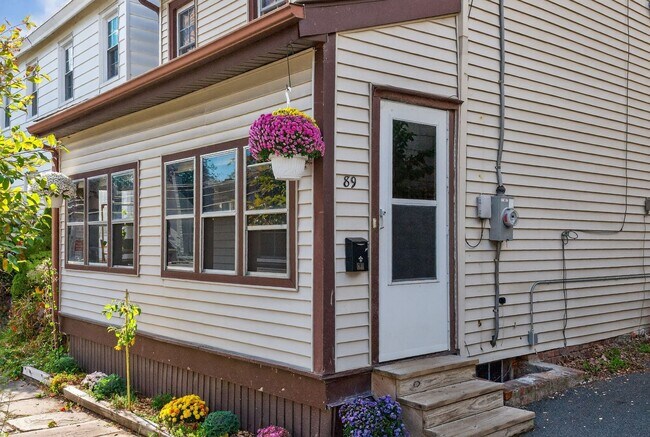 Foto del edificio - Walk to the Waterfront!|2BR Single-Family with Private Yard!