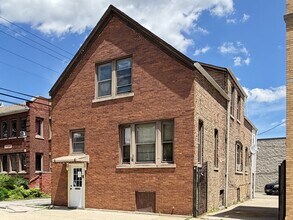Building Photo - 1609 N McVicker Ave