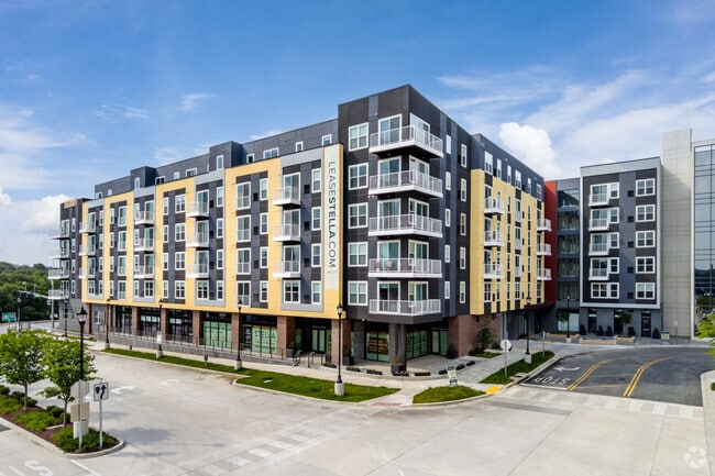 2BR, 2BA - 962SF - Stella Apartments