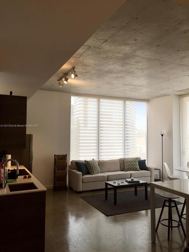 Foto del edificio - 151 SE 1st St