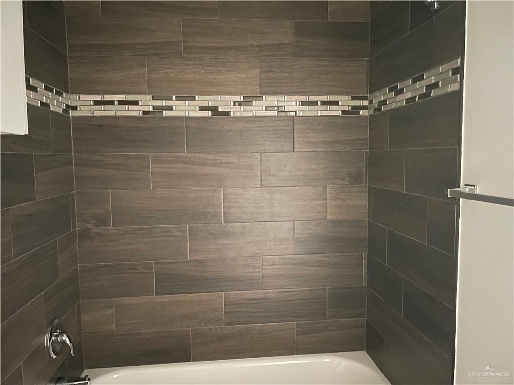 300 Sylvia Handy Dr Unit 109, Elsa, TX 78543 Room for Rent in Elsa