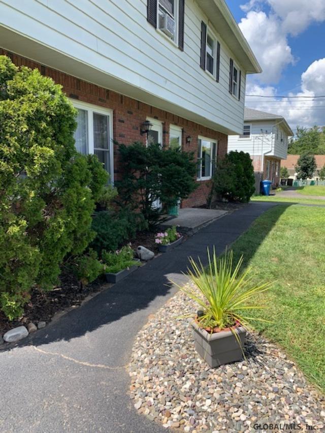 Foto del edificio - 238 Old Niskayuna Rd