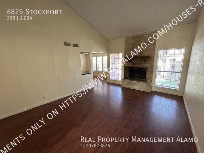 Building Photo - **PENDING APPLICATION** AVAILABLE NOW! 3 B...