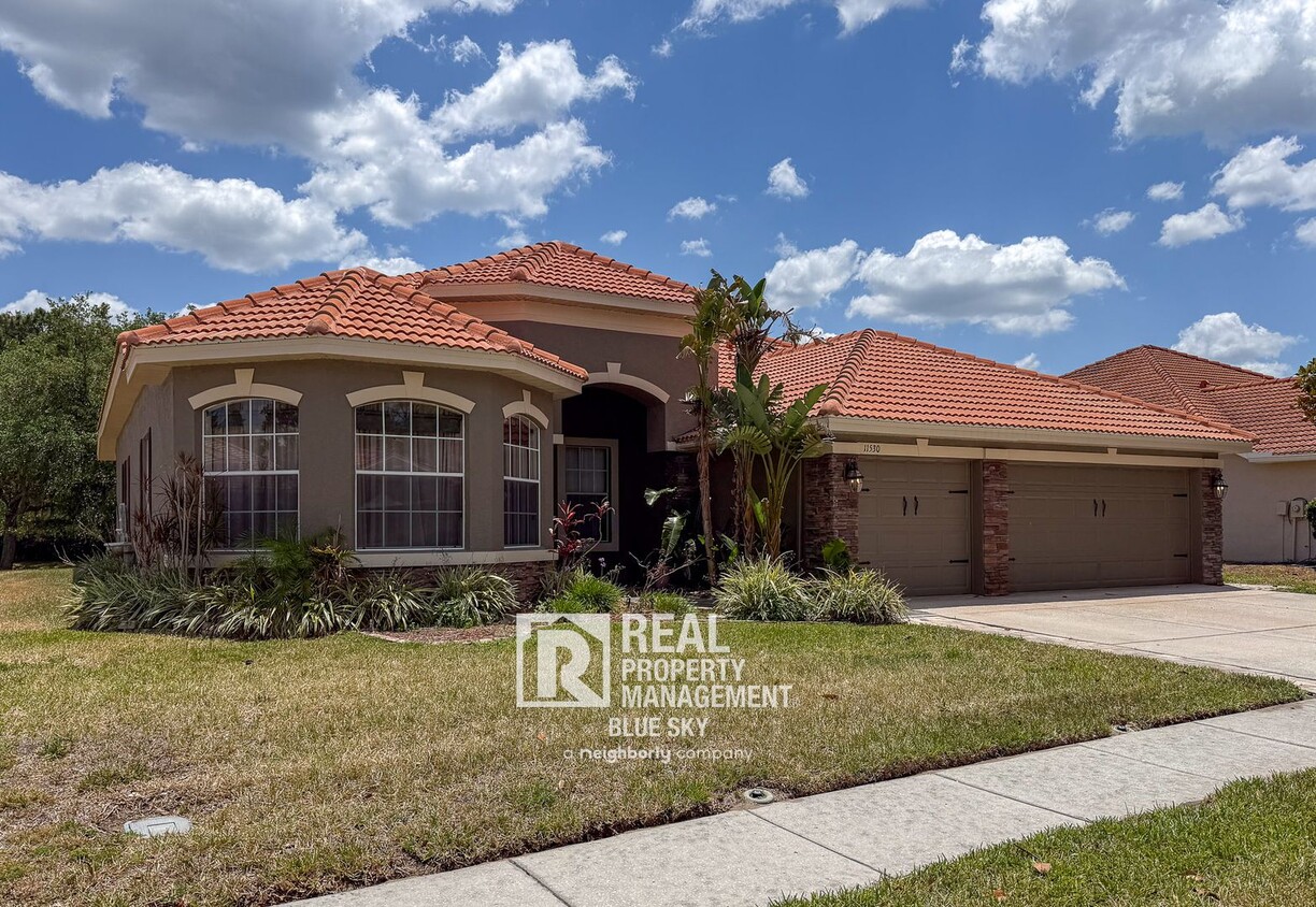 Foto principal - Executive Home with Custom Finishes in Gat...