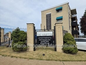 Building Photo - 2727 Hampton Ave