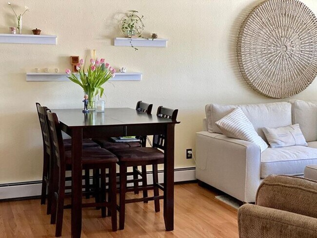 Foto del edificio - Fully Furnished 2B/1B Condo Available Now!