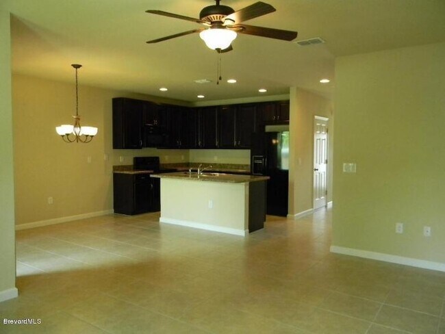 Building Photo - 1395 Lara Cir