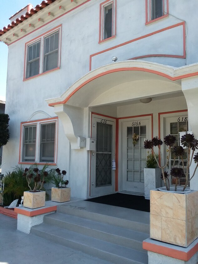 616 W 40th Pl Unit 616, Los Angeles, CA 90037 Apartments in Los