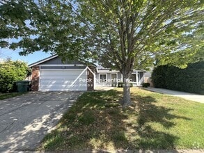Building Photo - 3547 Hiawatha Way
