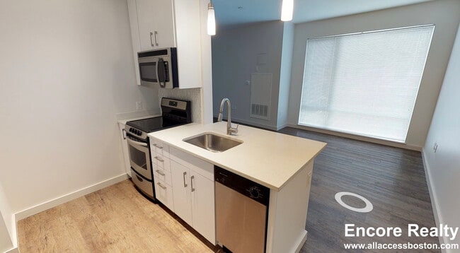 Building Photo - 240 Sidney St