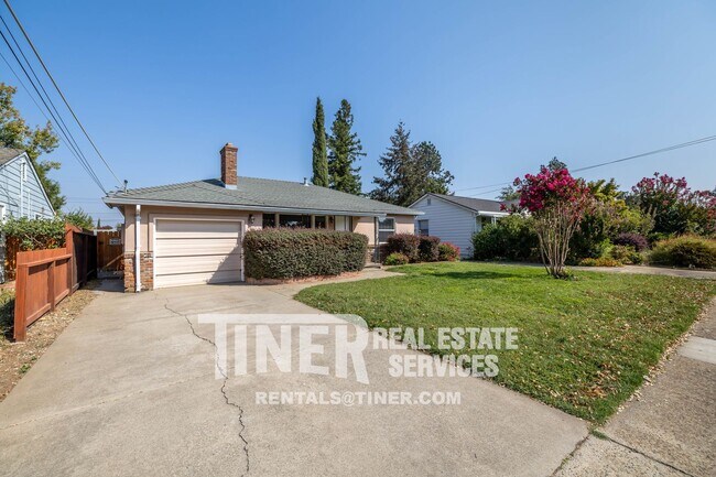 Building Photo - Stylish 3 bedroom with bonus space
