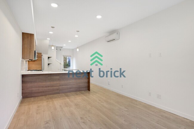 Foto del edificio - Charming 2-Bed, 2-Bath Townhouse Retreat in Prime Wallingford Location – Spacious 1486 Sq Ft!
