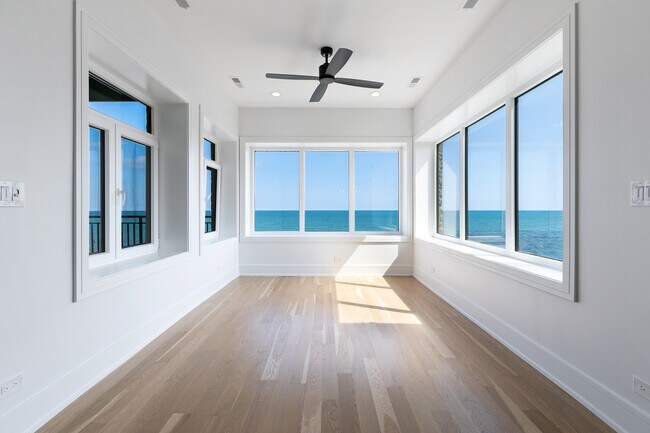 Foto del edificio - 7731 N Eastlake Ter