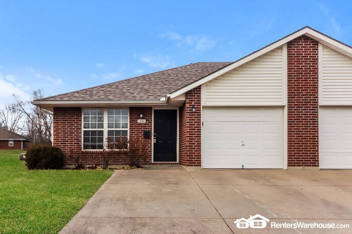 Primary Photo - 2 Bed 1 Bath Duplex in Pleasant Hill! Avai...