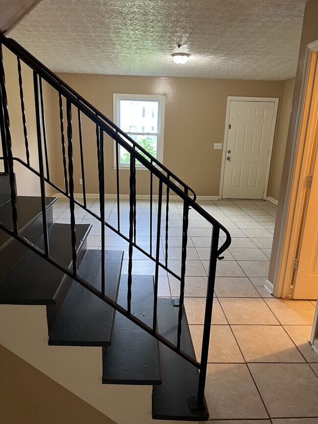 Building Photo - 2625 Evans Mill Dr