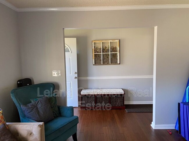 Building Photo - 945 Aspen Dr