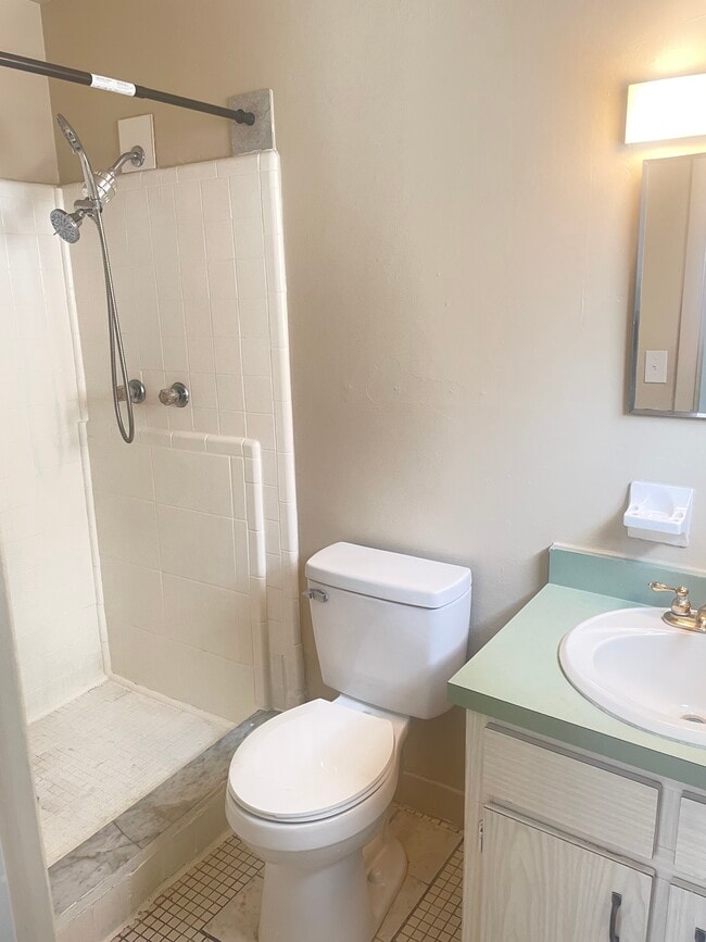 Building Photo - 614 Larry Dr