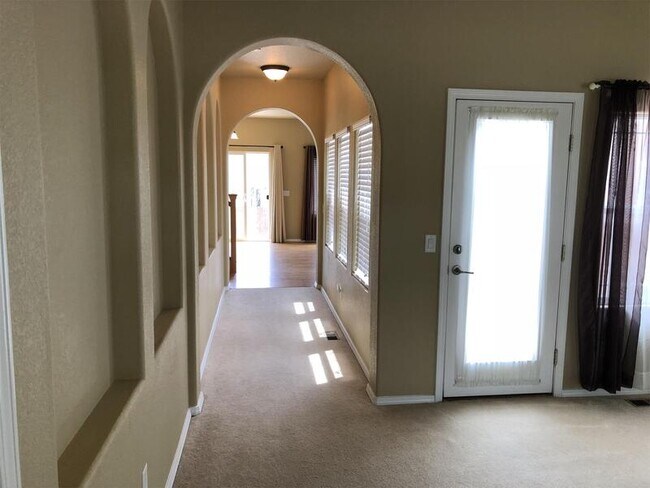 Building Photo - 6914 Silverwind Cir