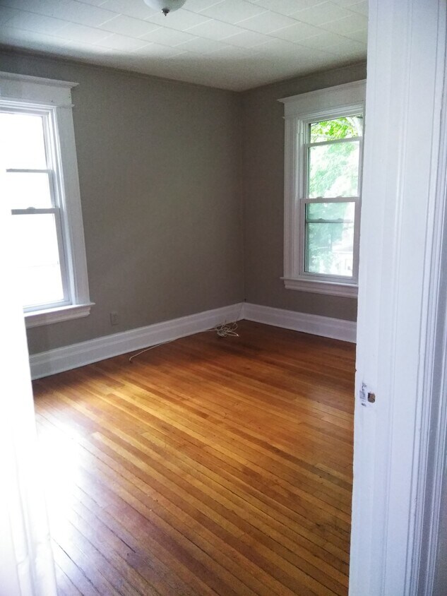 196 Laburnam Crescent Unit 002, Rochester, NY 14620 Room for Rent in