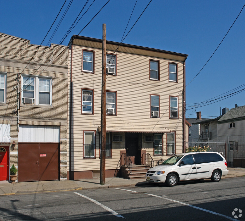 146 Pacific St, Newark, NJ 07105 Apartments in Newark, NJ