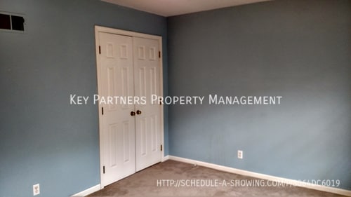 Building Photo - 8602 W 109th - Updated, spacious duplex fo...