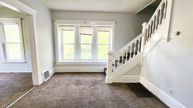 Foto del edificio - 5976 Glenway Dr