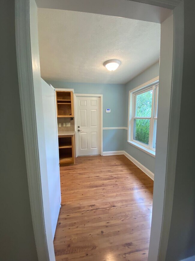 Building Photo - Beautiful 4 Bedroom Brick Home in the Hear...