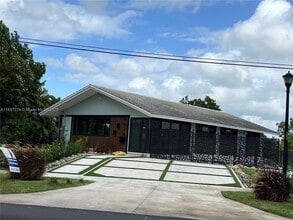 Building Photo - 425 NE 103rd St Building Photo - 425 NE 103rd St