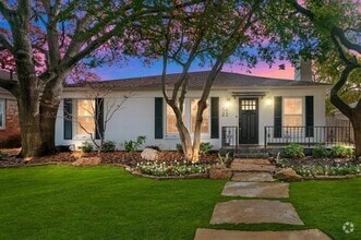 Building Photo - 3622 S Versailles Ave