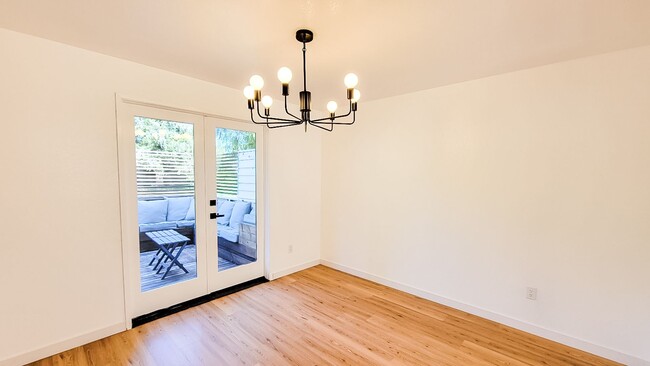 Building Photo - 4 Bedroom + 2 Flex Rooms On 1 Acre