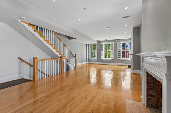 Building Photo - 1343 Q St NW