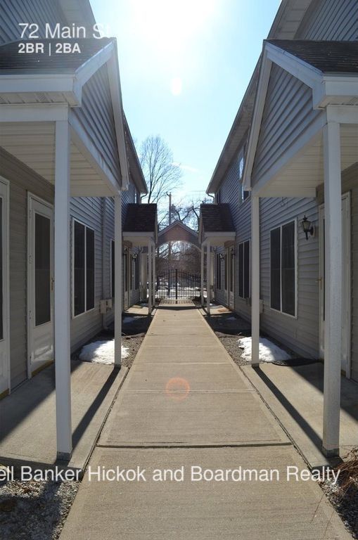 Primary Photo - 72 Main St