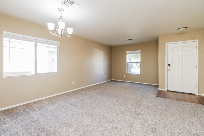 Foto del edificio - 1701 E Christopher St