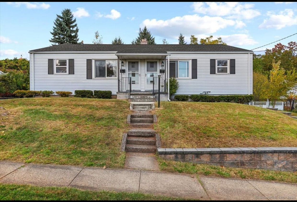 Photo - 208 Buena Vista Ave (Newington, CT)