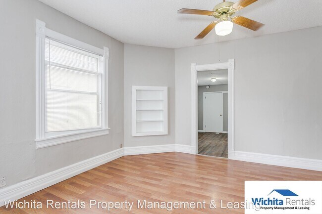 Building Photo - 2 br, 1 bath House - 917 S. Topeka Ave #1