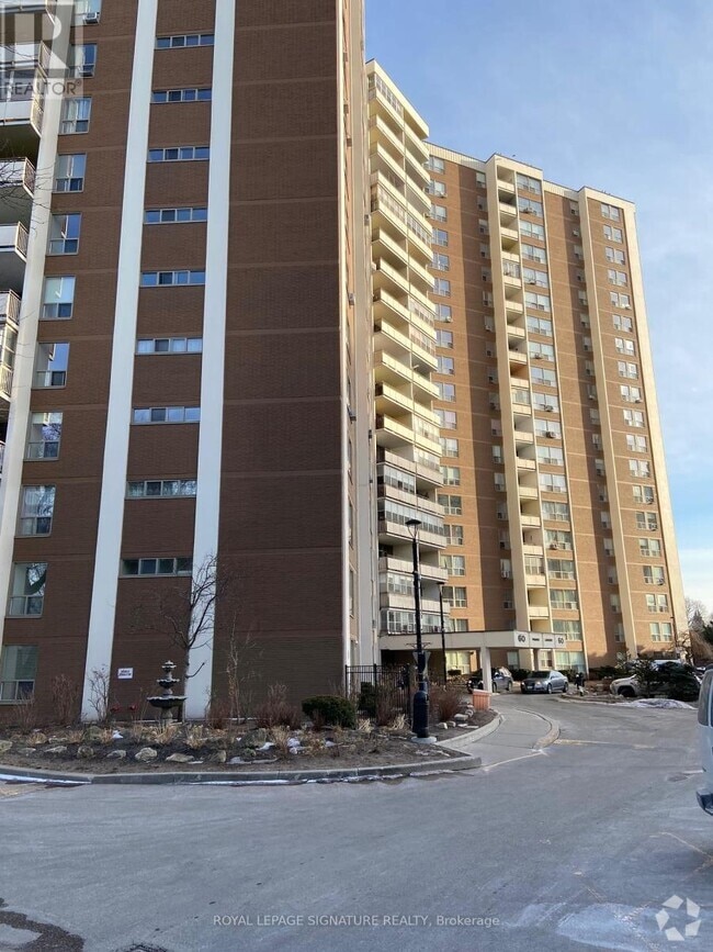 Building Photo - 60-1460 Pavane Linkway