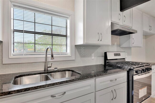 Foto del edificio - 9010 Freeland St
