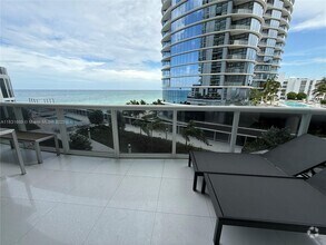 Building Photo - 15811 Collins Ave