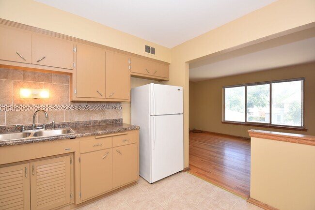 Building Photo - 8904 W Villard Ave