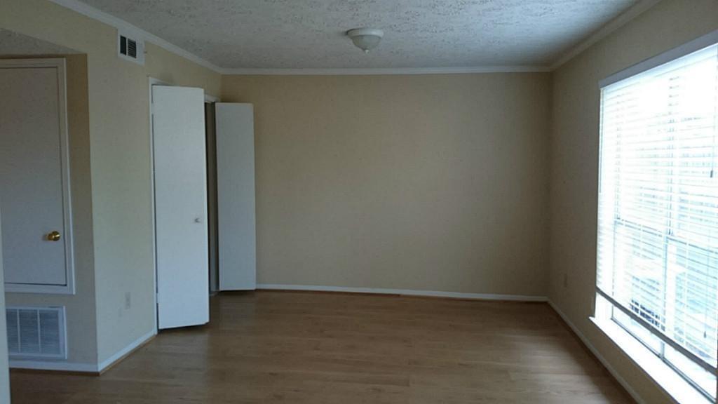 Foto principal - 9032 Wilcrest Dr
