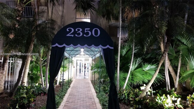 Foto del edificio - 2350 NE 135th St