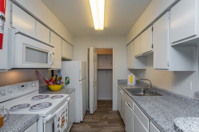 Kitchen - The Claridge Apartments