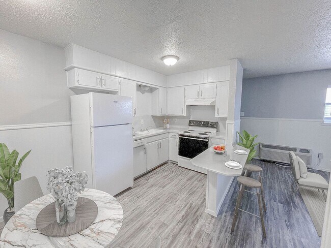 Foto del edificio - Remodeled units AVAILABLE NOW! Leasing fast!!!