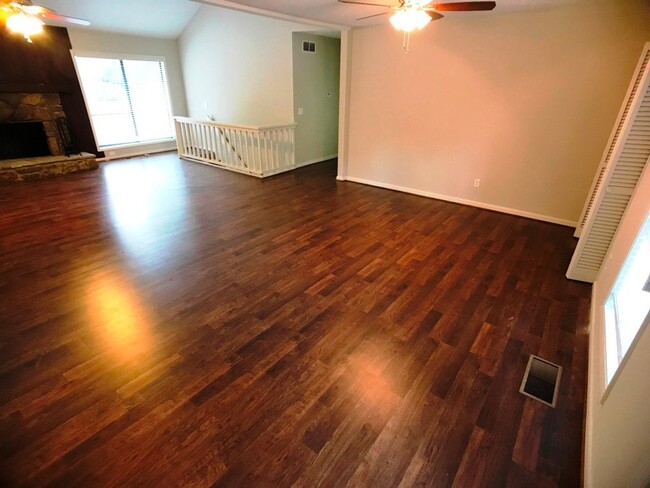 Foto del edificio - Renovated East Cobb with Finished Basement!